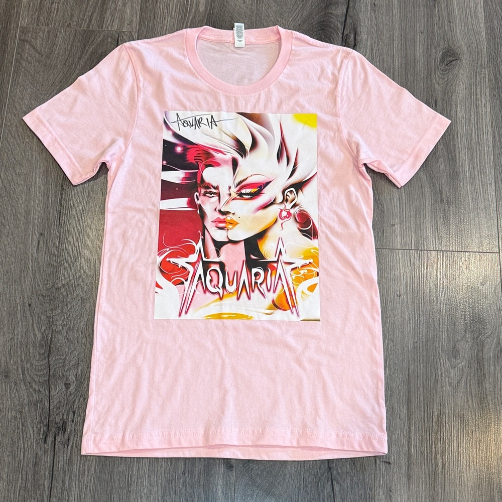 Signed Aquaria Drag Queen RuPaul Dragrace Winner Pink Graphic T-Shirt